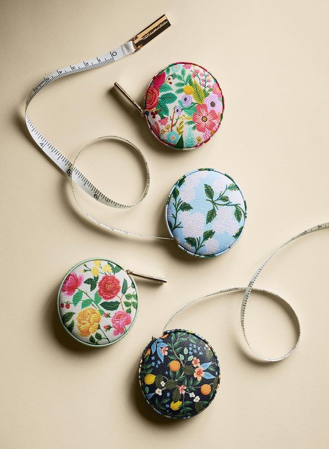 رايفل بيبر كو. شريط قياس من شركة رايفل بيبر | قابل للسحب، يقيس حتى 60 بوصة (152.4 سم)، قابل للسحب، زر تحرير مخفي، قطع معدنية نحاسية (مثالي للأم، المنزل، المكتب، أثناء التنقل، المكتب)، زهرة الكوبية - Image 3